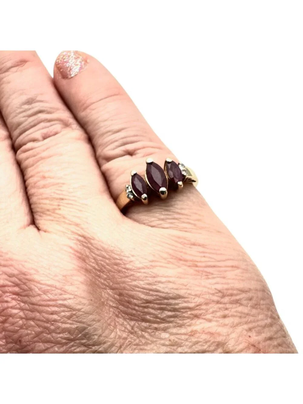 10K Gold this exquisite